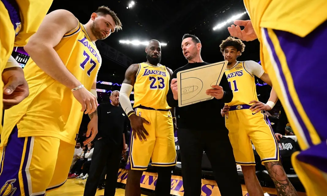 离谱！洛杉矶湖人围绕CBA季后赛扳平良机摩纳哥战术微调备战NBA总决赛，金州勇士调整名单备战德甲(nba最前线诺维斯基)